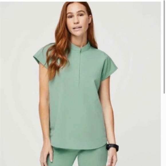 Figs Rafaela Oversized Scrub Top - Picture 1 of 9